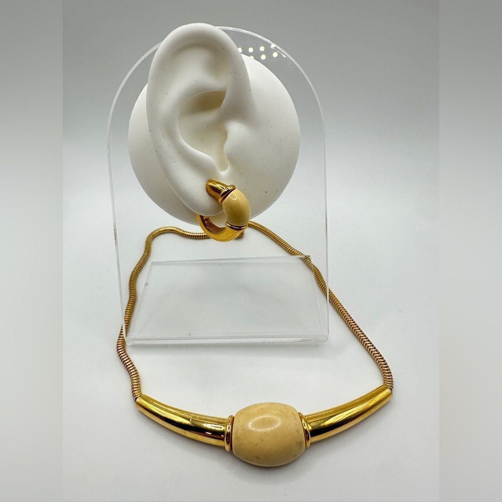 RARE VTG 1977 genuine Givenchy earrings and collar necklace set in gold tone! - Picture 3 of 16